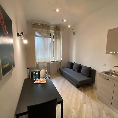 - Navigli - Via Savona *