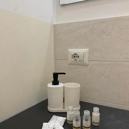 - Navigli - Via Savona