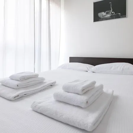 Prestige Boutique Homes - Duomo 1 * Milão