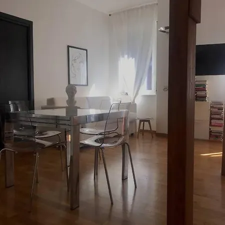 Moderno In Porta Romana Appartement