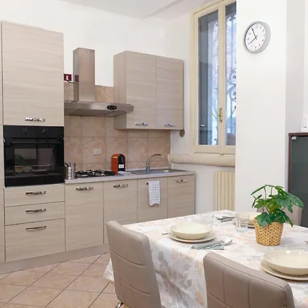Zona Porta Venezia Indipendenza. Appartamento *