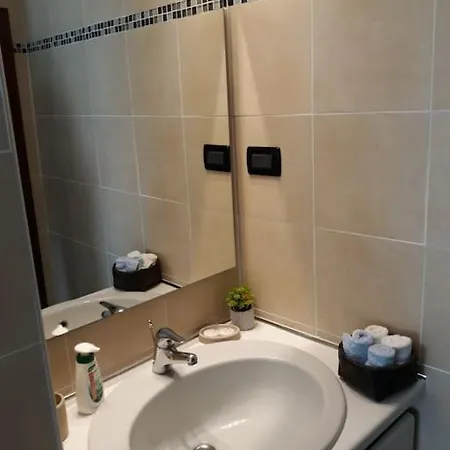 Bright Two-room Overlooking The Park * ミラノ