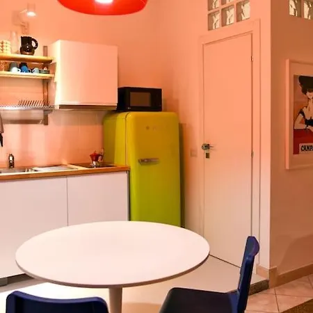 Stylish Colorful Apt- Upbeat & Well-connected Area Apartmán Milán