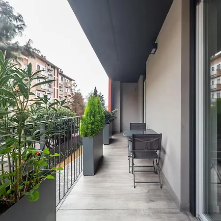 Comfy With Private Parking & Balcony Apartment Milan