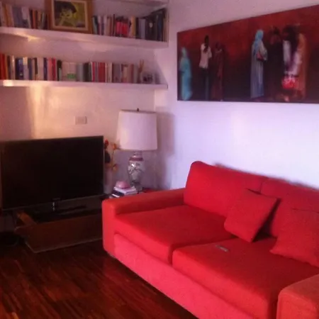 Daire Quiet Cozy Attic Isola District Milano