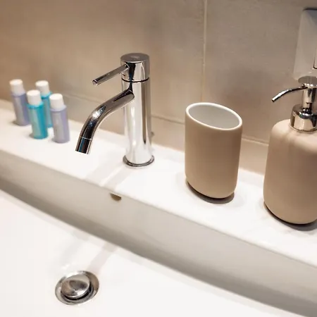 San Siro Metro - Life - Red Diamonds Mediolan