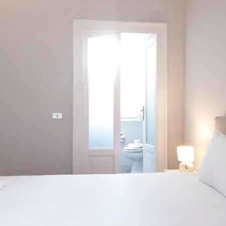 Апартаменты Porta Venezia Elegant Penthouse With Terrace *