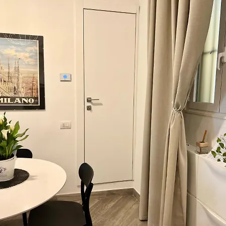 Glamour Liberty Sabotino38 * Mediolan