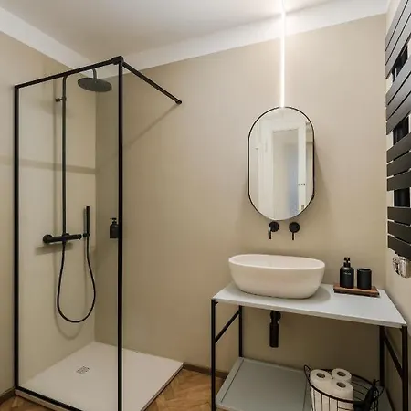 Lejlighed Casa Unica - Elegant With Balcony - Centrale 1 *