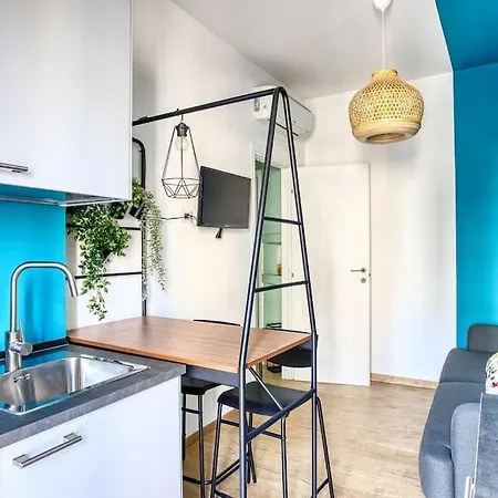 Apartment Altido Quirky Flat With Balcony *