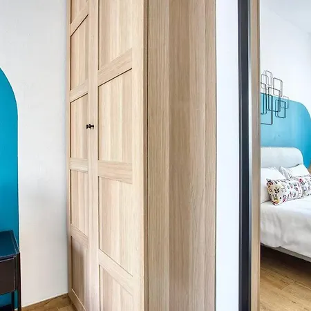 Altido Quirky Flat With Balcony Apartment