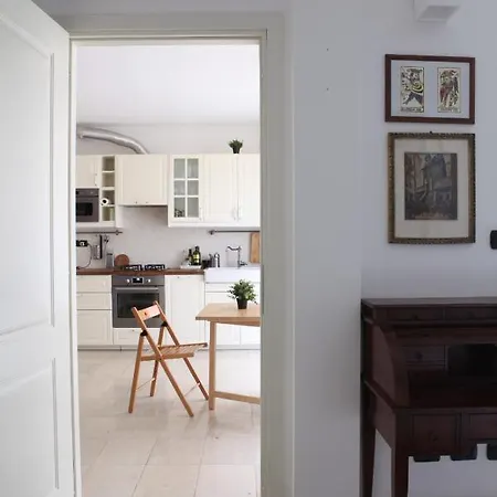 Terrace Close To Metro Station Apartment Milan