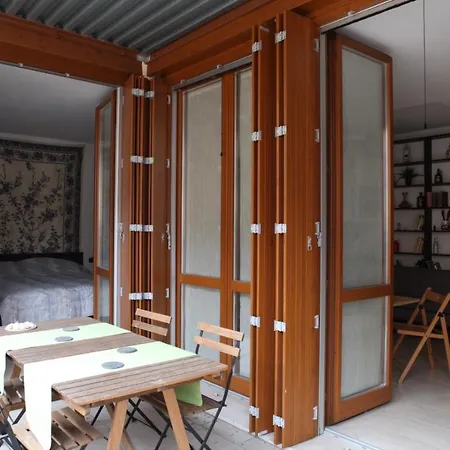 Lägenhet Terrace Close To Metro Station