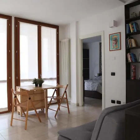 Terrace Close To Metro Station Apartment