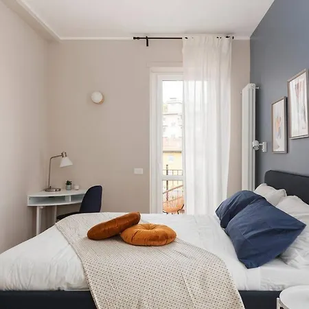 Blue & Orange House Lovely Modern * 밀라노