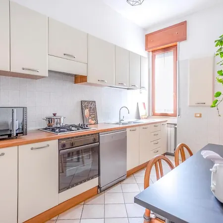 10 Min H Besta - Grande Con 3 Letti E 2 Bagni * Milano