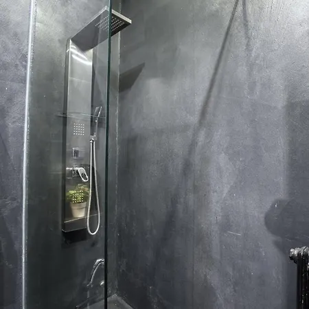 Hostmate - - Sammartini's Cave- *