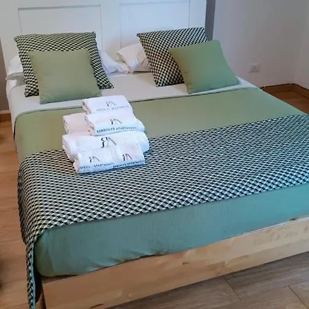 Collection: Naviglio Martesana Apartment Mailand