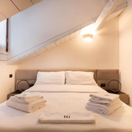 Brera Flat Near Duomo *