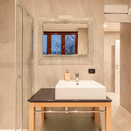 Brera Flat Near Duomo *