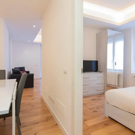 Center - Porta Romana Apartment