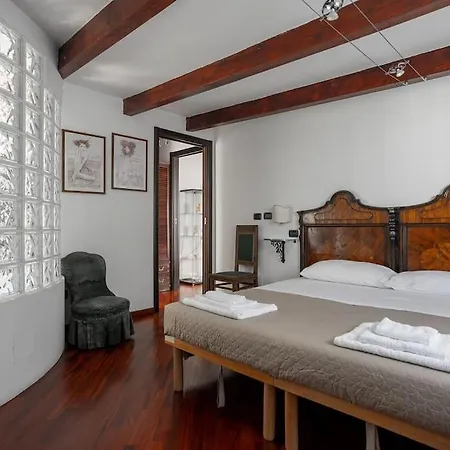 De Amicis' Nest - Center *