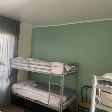 Vandrerhjem Mrhostel *