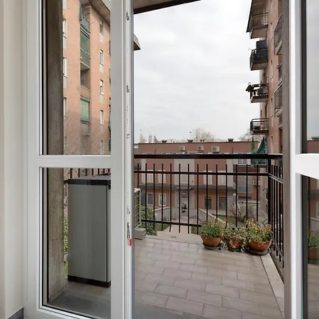 Apartamento Guesthost - Dergano Comfy - 250 M Far From M3 Milán