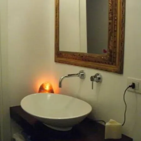Quiet Cozy Attic Isola District Apartment *