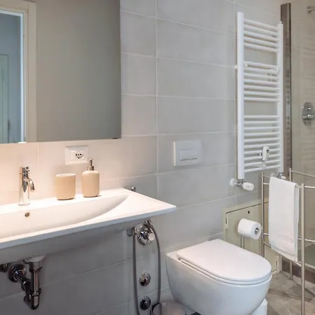 San Siro Metro - Life - Red Diamonds * Mediolan