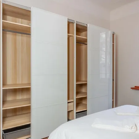 San Siro Metro - Life - Red Diamonds