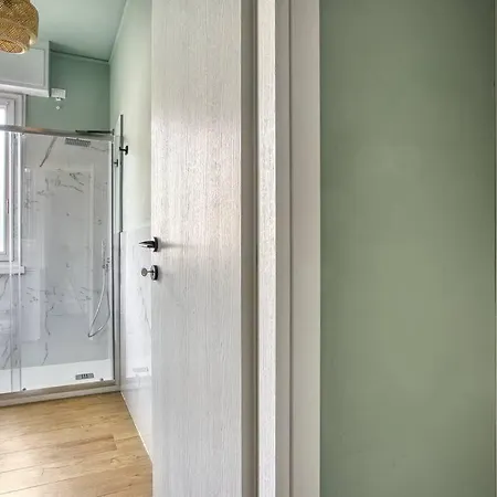 Apartment Altido Quirky Flat With Balcony