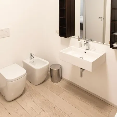 Elegante E Spazioso Quadrilocale In Porta Venezia Апартаменты *