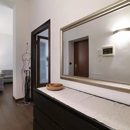 Elegant In Porta Romana - Tiraboschi Милан