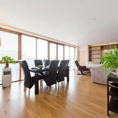 Modern, Comfortable With 4 Bedrooms + Living *