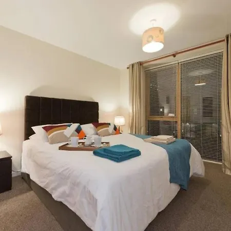 Modern, Comfortable With 4 Bedrooms + Living Appartement *