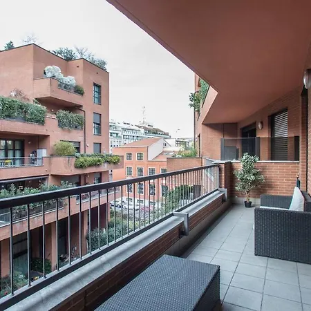 Stazione - Nuovo E Moderno Appartamento. Milan