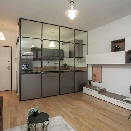 Stazione - Nuovo E Moderno Appartamento. * Milão