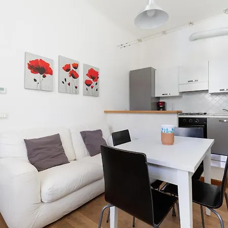 Comfy Apt - Calvairate District Apartamento *