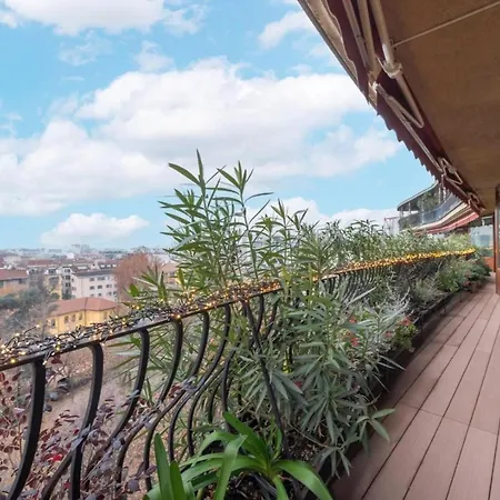 Incomparable Penthouse Huge Terrace Holiday home