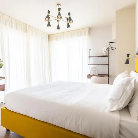 Daplace - Corso Sempione בית הארחה