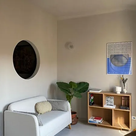 Apartment Bilocale Di Design Con Vista In Crocetta Quadronno *