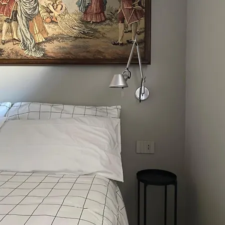 Bilocale Di Design Con Vista In Crocetta Quadronno Apartment