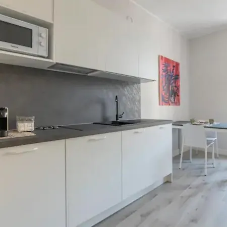 Arco Della Pace Modern Studio