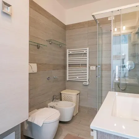 Apartment Luxury Near Linate Quintiliano 7 *
