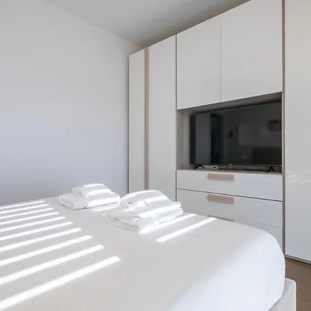 Luxury Near Linate Quintiliano 7 Apartment