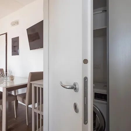 Luxury Near Linate Quintiliano 7 * Milan