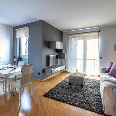 Porta Romana Luxury Daire *