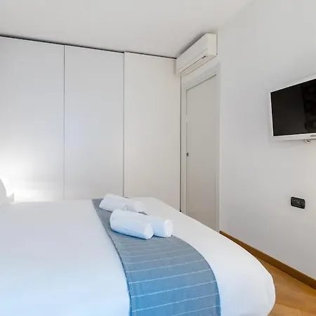 Porta Romana Luxury شقة