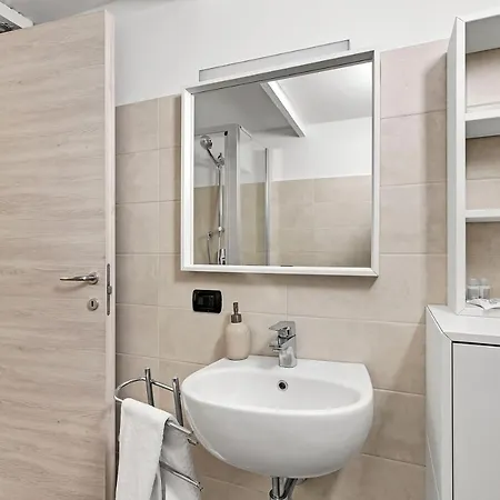 Loft Daiquiri Nel Centro Di Milano, Via Sottocorno, Porta Vittoria Апартаменты *
